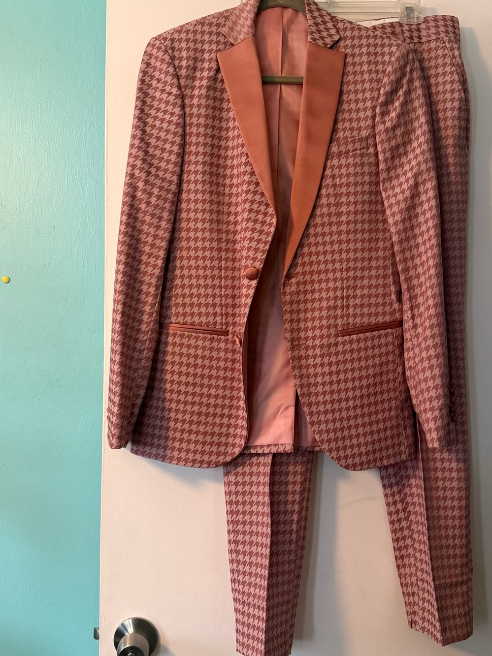Boohoo Pink Houndstooth Men's Blazer and Trousers